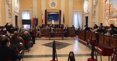 Fratelli d’Italia a Campanile: “Rispetti regolamento e aula consiliare”